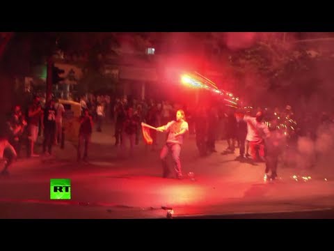 Youtube: Video: Athens battlefield as police clash with anti-fascist protesters
