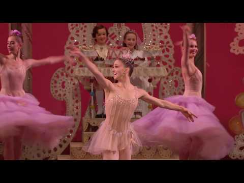 Youtube: George Balanchine´s The Nutcracker - Waltz of the Flowers