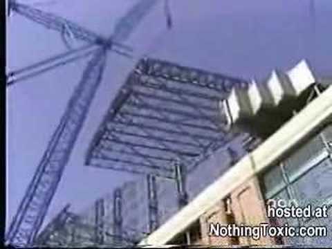 Youtube: Horrible Crane Accident