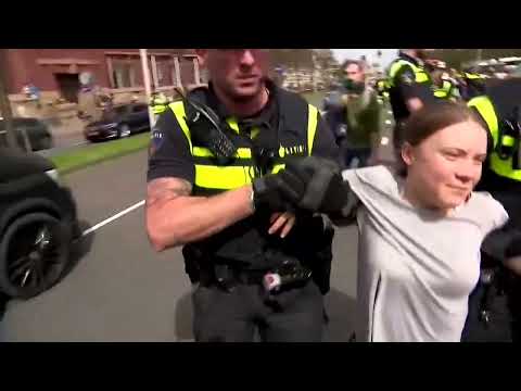 Youtube: Police detain Greta Thunberg in Hague protest | REUTERS