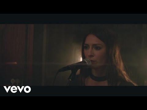 Youtube: HAERTS - All the Days (Aritzia Vignette)