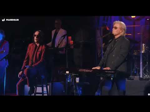 Youtube: Daryl Hall Live in Concert with Todd Rundgren Nashville TN Wait For Me 04/03/22