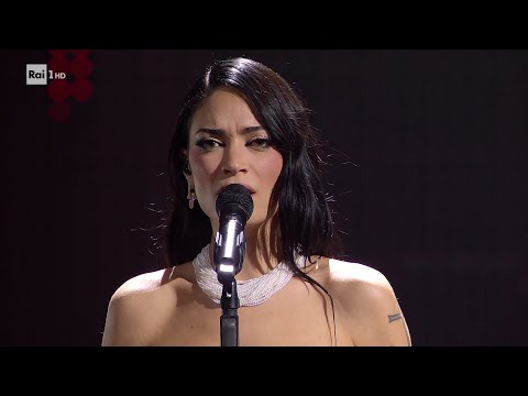 Youtube: Elodie & Achille Lauro - "A mano a mano - Folle città"
