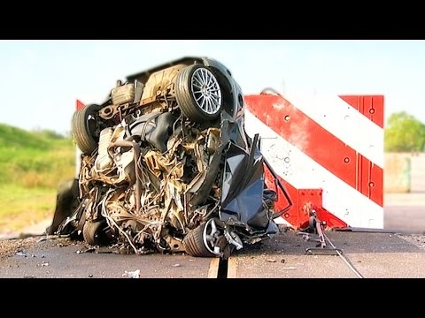 Youtube: HIGHSPEED CRASH TEST - 200 KM/H Ford Focus vs. Concrete Block