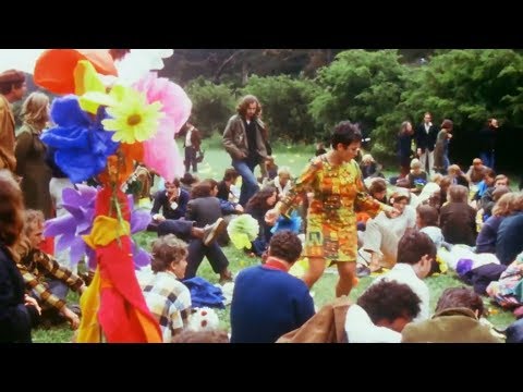 Youtube: Scott McKenzie - San Francisco (Be Sure To Wear Flowers In Your Hair)