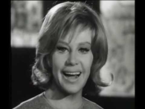 Youtube: Marlene Dietrich & Hildegard Knef - Ich Hab' Noch Einen Koffer In Berlin