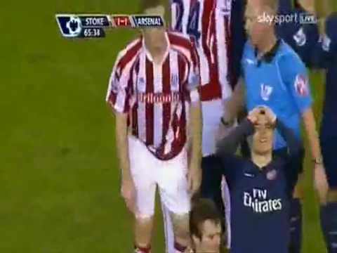 Youtube: Aaron Ramsey    horror injury