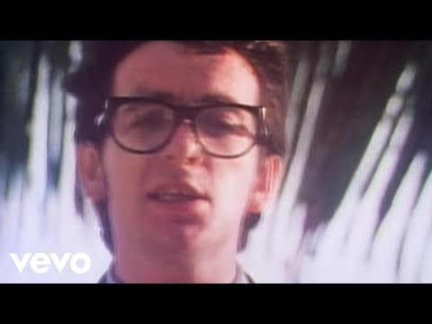 Youtube: Elvis Costello & The Attractions - Oliver's Army