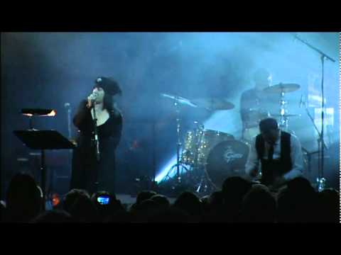 Youtube: Lydia Lunch: Atomic Bongos @ Donaufestival 05.05.2011