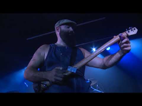 Youtube: Axe Guitar Blues - The Reverend Peyton's Big Damn Band - Live at The Borderline - London, UK