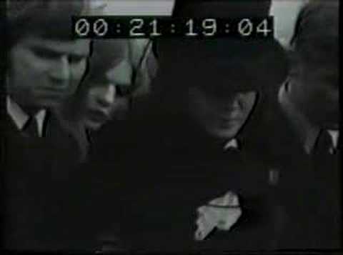 Youtube: Aktenzeichen XY 03.03.1972 Mord an Soldat im Zug Teil 2