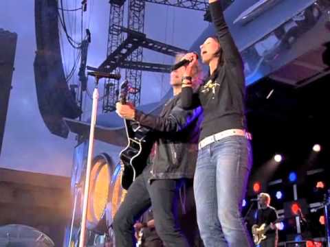 Youtube: Bon Jovi feat. Christina Stürmer - Who says you can't go home (Live in Stockholm)
