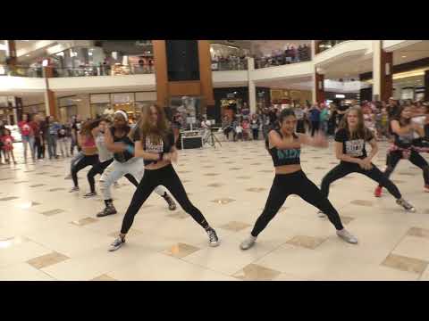 Youtube: BEST FLASH MOB EVER!