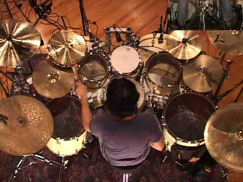 Youtube: Mike Mangini - Drumhead Solo (birds eye)