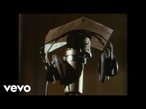 Youtube: The Beatles - Hey Bulldog (Promo video)