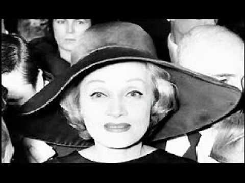 Youtube: Marlene Dietrich, Alle Tage Ist Kein Sonntag.