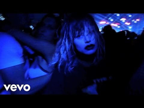 Youtube: Crystal Castles - Concrete