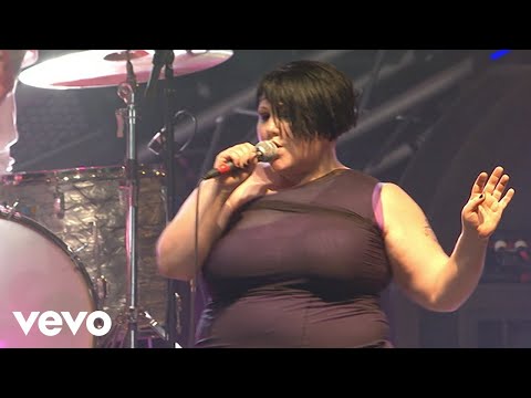 Youtube: Gossip - Heavy Cross (BBC Radio 1's Big Weekend, October 5, 2009)
