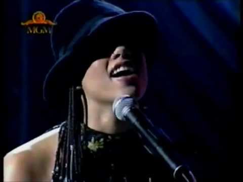 Youtube: Alicia Keys - Fallin' (World music awards)