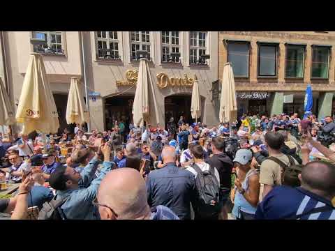 Youtube: TARTAN ARMY Invade MARIENPLATZ in MUNICH