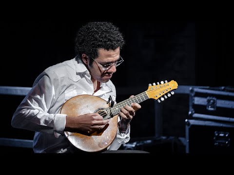 Youtube: Hamilton de Holanda amazing bandolim solo (Live @ Jazz in Campo)