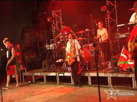 Youtube: Manu Chao – Clandestino (Live)