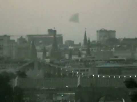 Youtube: Daylight UFO Pyramid/Triangle Over Moscow