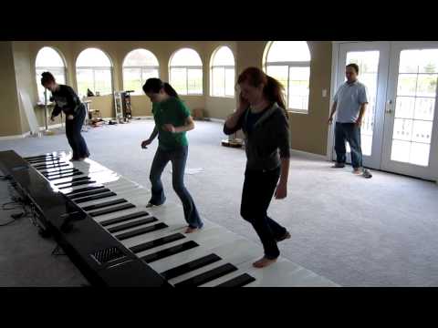 Youtube: MONSTER PIANO - The Entertainer