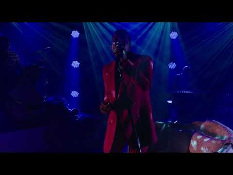 Youtube: Leslie Odom Jr. - Winter Song (Live)