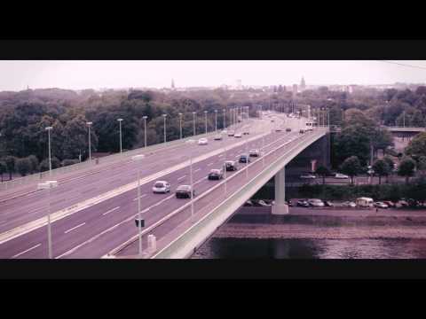 Youtube: Chris de Burgh - Seven Bridges (Official)