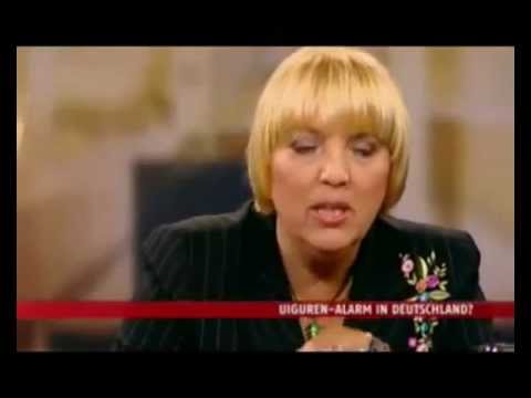 Youtube: Claudia Roth schönt ihren Lebenslauf