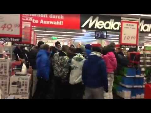 Youtube: Media Markt Innsbruck. PS4 freier Verkauf