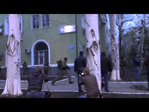 Youtube: The assault on the police station in Kramatorsk, East Ukraine (morning April 13)