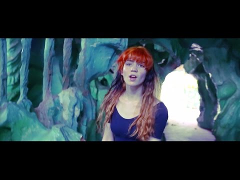 Youtube: Grimes - REALiTi