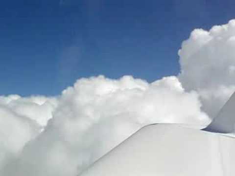 Youtube: Flug durch die Wolken