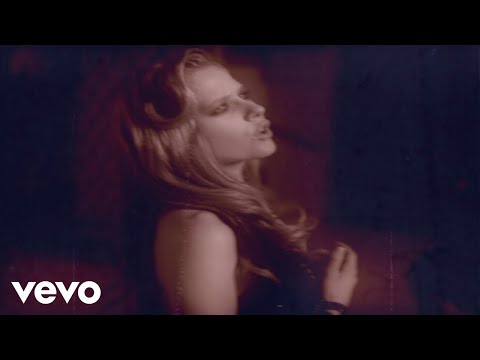 Youtube: Avril Lavigne - Nobody's Home (Official Video)