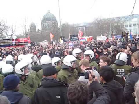 Youtube: Demo in Berlin mit Katja Kipping vom 28.03.09 Wir zahlen nicht für eure Krise