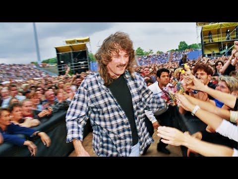 Youtube: Wolfgang Petry - Augen zu und durch (Live auf Schalke 1998)