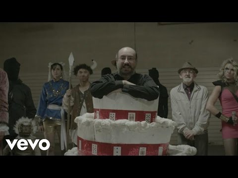 Youtube: DJ Shadow - Scale It Back ft. Little Dragon