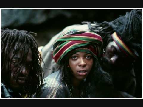 Youtube: Black Uhuru - Plastic Smile [12'' Version]