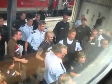 Youtube: Zecken Deportation am Bahnhof Neumünster 09.07.2011!!! @NSEHEN HAHA !!!