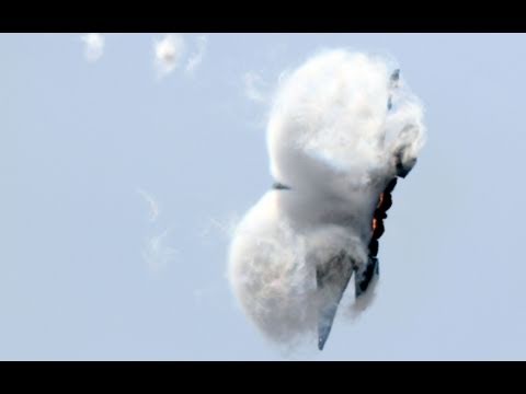 Youtube: 2010 MCAS Miramar Air Show - F-22 Raptor Arrival/Practice (Great Vapor!)