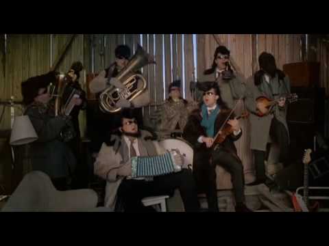 Youtube: Leningrad Cowboys Go America - Kasakka