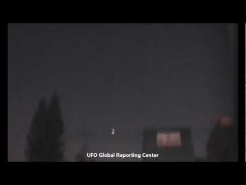 Youtube: FLASHING UFOS TRIANGULAR FORMATION JAN 2012