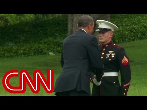 Youtube: Obama forgets to salute