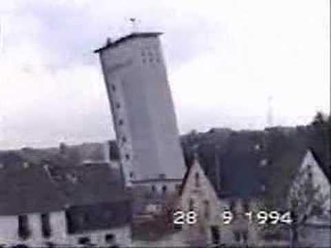 Youtube: Earthquake causes building to collapse
