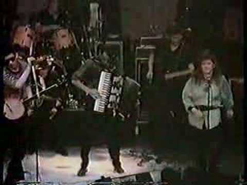 Youtube: The Pogues and Kirsty MacColl - Fairytale of New York