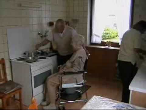 Youtube: Oma u Opa kochen.wmv