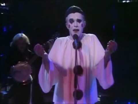 Youtube: Leo Sayer - The Show Must Go On