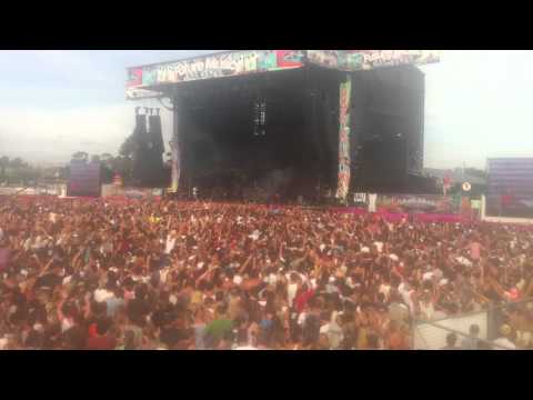 Youtube: Skrillex Levels LIVE Melbourne 2012 Future Music Festival